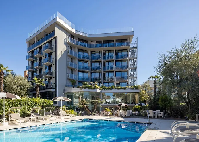 Hotel con piscina: Hotel Garda - TonelliHotels