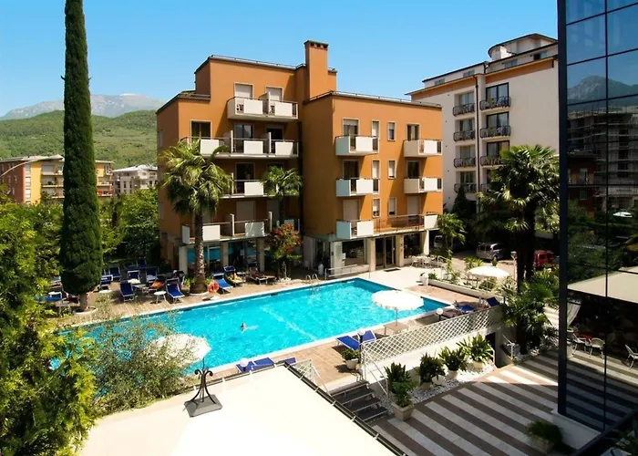 Hotel Ping Pong: Hotel La Perla